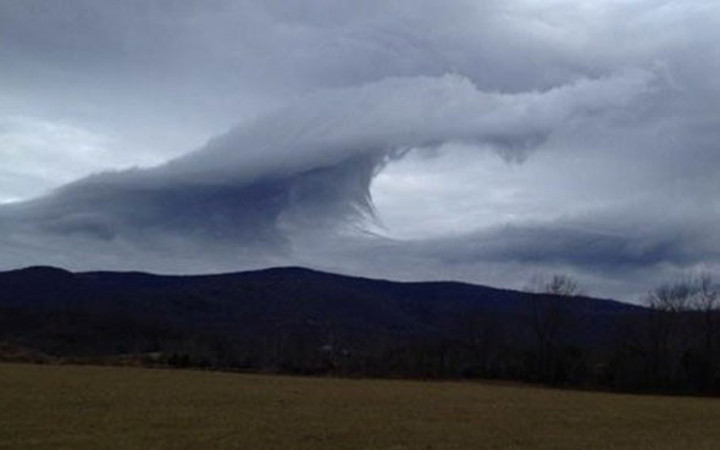 Havada beliren görüntüye bakın şoke olacaksınız