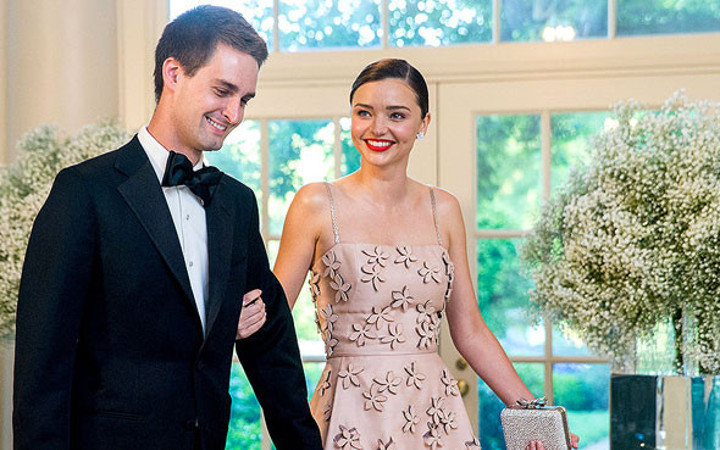 Miranda Kerr evlendi gelinliğinin sadece kuyruğu sızdı