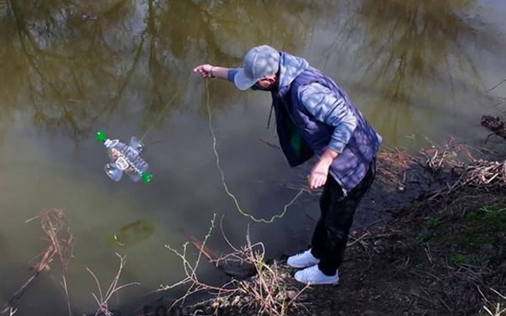 Böyle balık avlama yöntemi görülmedi! Şişeleri bir araya getirip...