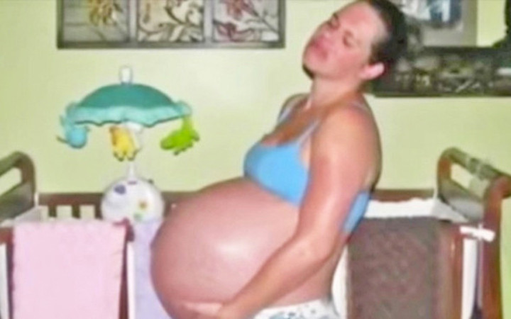 İkiz bebeklerinin olacağını sanıyordu doğumda ise... Şoke oldular!