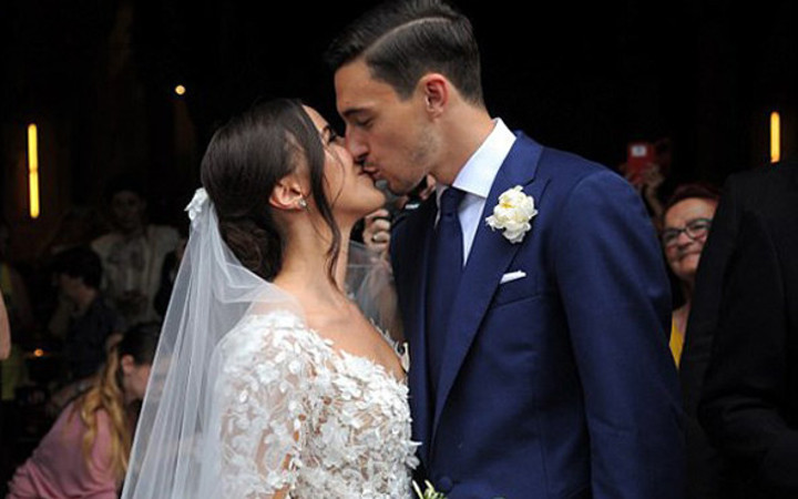 Ünlü futbolcu evlendi