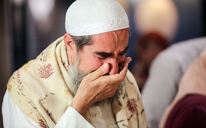 Hırka-i Şerif gözyaşları arasında ziyarete açıldı!