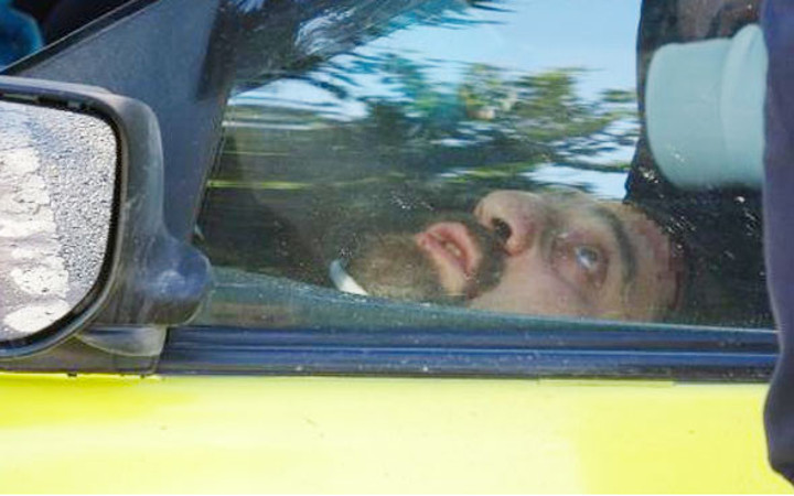 Dakikalarca öylece bekledi gören şoke oldu