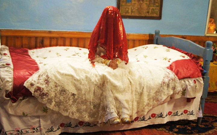 Gerdek gecesi geline büyük şok! Damadın halası ve annesi...