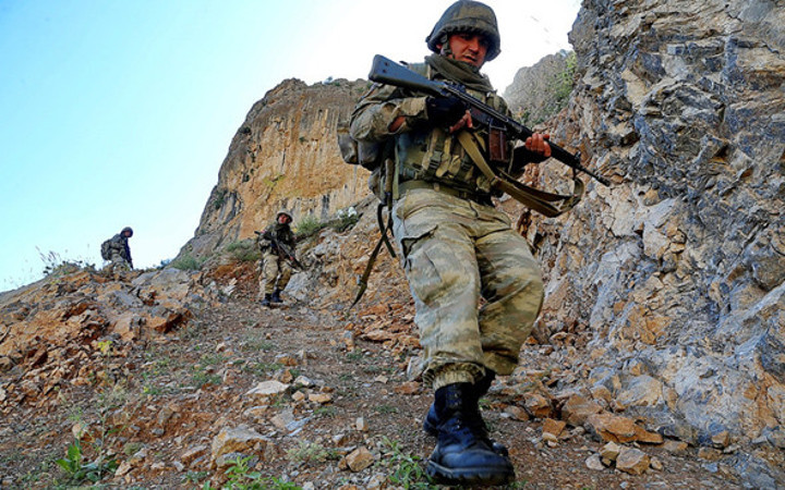 Dağlıca'da Mehmetçik teröristlerin inlerine giriyor