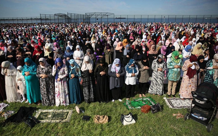 Tangonun başkentinde bayram namazı