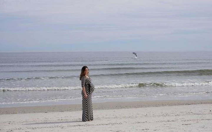 Hamile eşinin fotoğrafını çekiyordu tam o sırada...