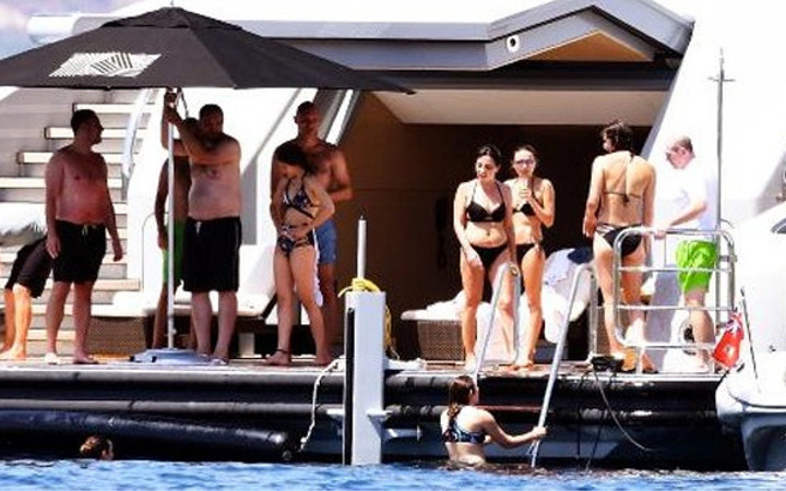 Kendi ülkelerinde yasak ama... Suudi prens Bodrum'da fena yakalandı