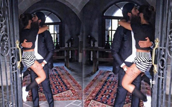 O pozlarla sosyal medyayı salladılar! 