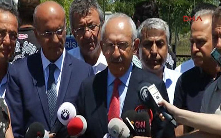 Enis Berberoğlu Kılıçdaroğlu'nu gördüğünde bakın ne yaptı