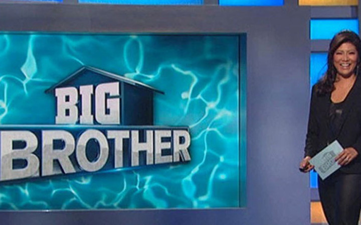 Canlı yayında iki erkek bir anda öpüşmeye başladı devamı fena