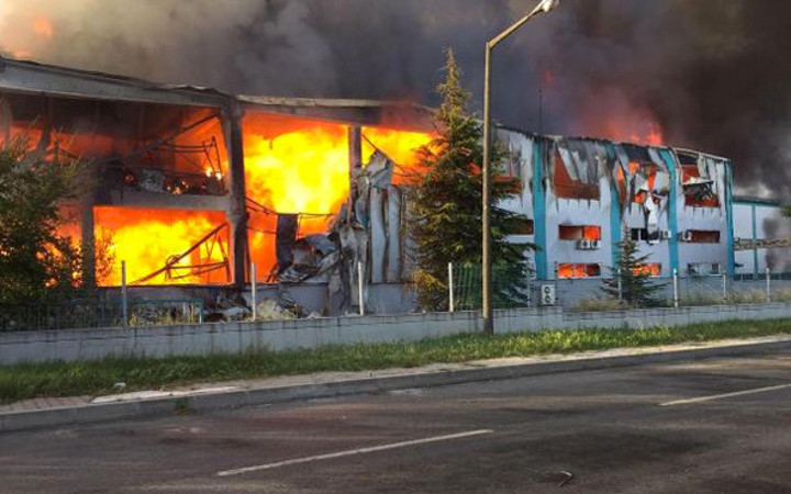 Çerkezköy'de büyük yangın koskoca fabrika kül oldu