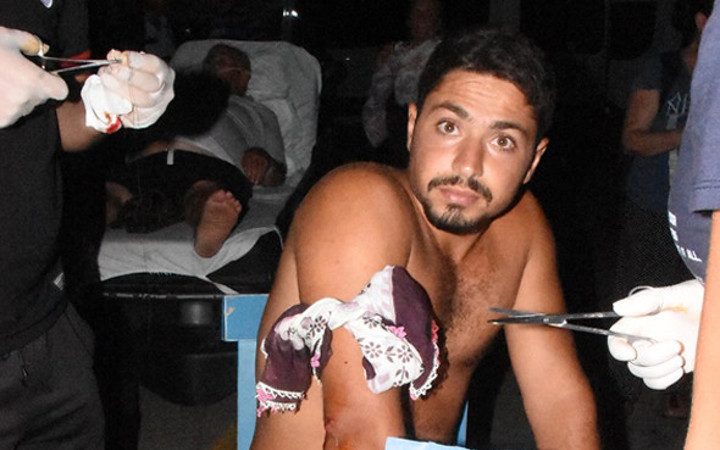 Depremde yaralananlar tedavi edildi