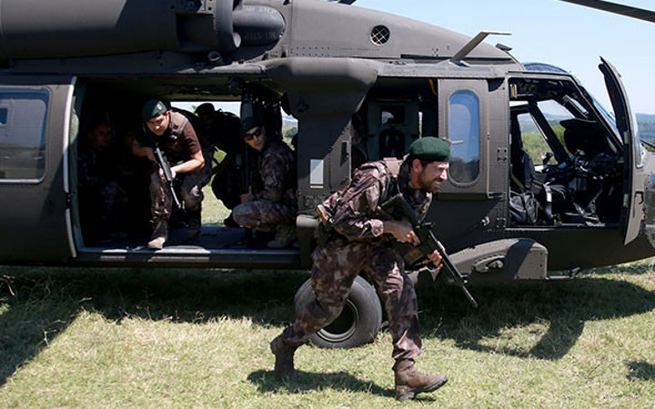 Ünlü oyuncu operasyona katıldı! Nefes kesen anlar