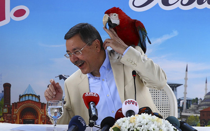 Melih Gökçek'in zor anları tam konuşmak üzereyken...