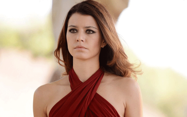 Beren Saat ayda 500 bine hayır diyemedi 