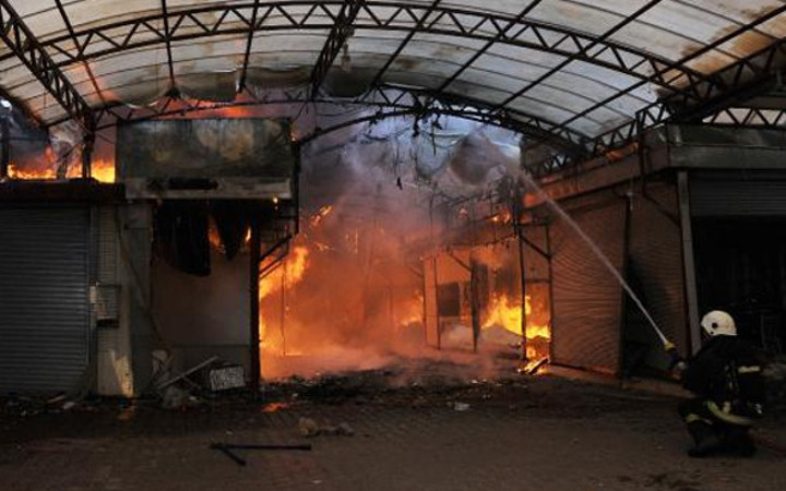 Antalya'da felaket! 100 iş yeri kül oldu