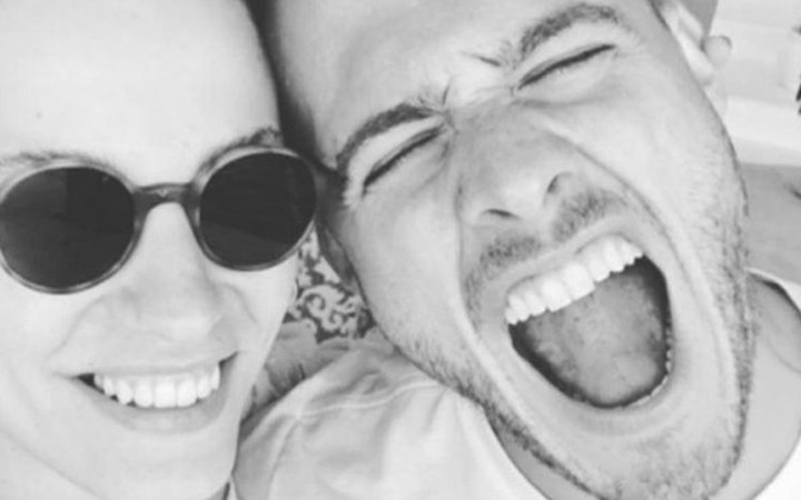 Serenay Sarıkaya ve Kerem Bürsin'den iyiyiz pozu!