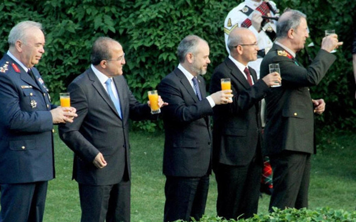 Kraliçenin doğum gününü böyle kutladılar