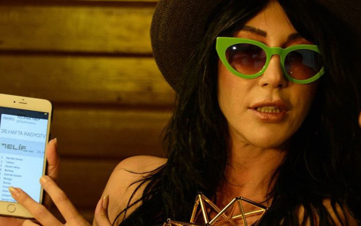 Demet Akalın ve Hande Yener gizlice görüşüyorlar mı? Her şey oyun mu?