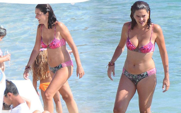 Bergüzar Korel sahillerde ama Halit Ergenç yok