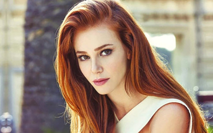  İlk kez bikinili fotoğrafını paylaştı