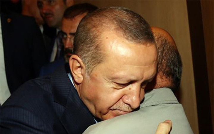 Karşısında görünce Erdoğan'ın gözleri doldu