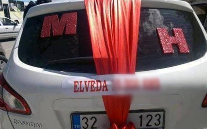 Gelin evlenmeye gidiyordu yazıyı gördükten sonra...