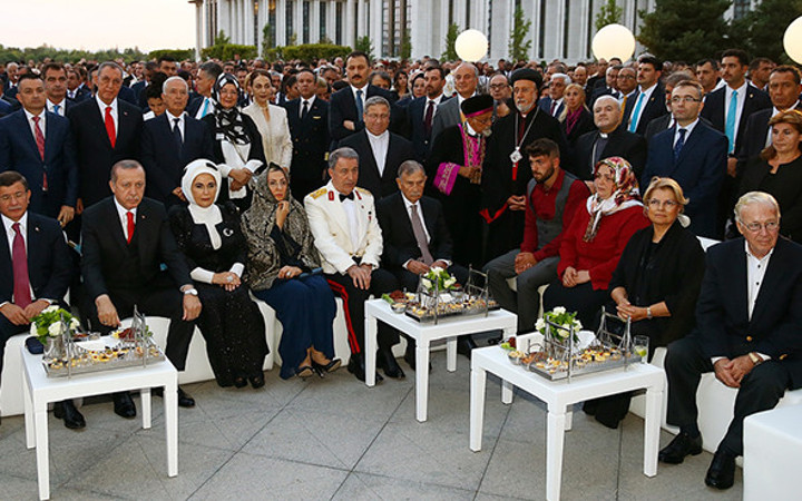 Hulusi Akar'ın eşinden alkışlanacak hareket!