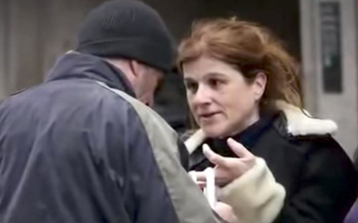 Evsiz sandığı kişiye pizzasını verdi adam bakın kim çıktı