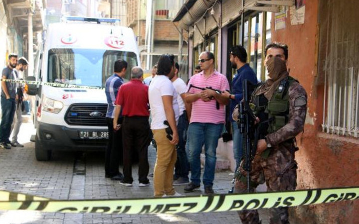 Diyarbakır'da patlama olay yerinden ilk görüntüler