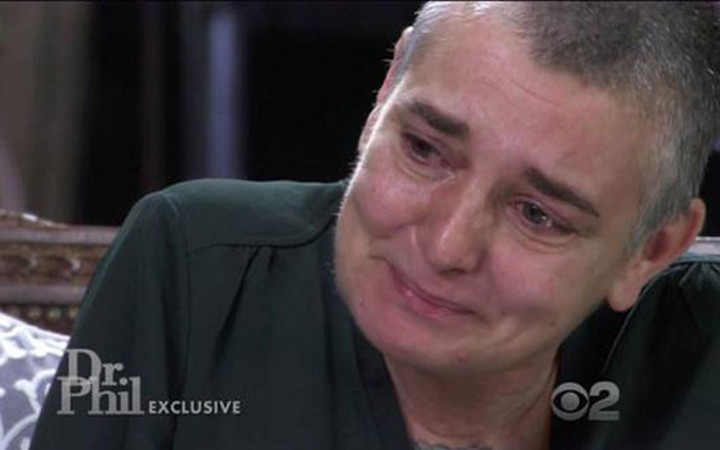 Ünlü şarkıcıdan itiraf : "Annemin cinsel tacizine uğradım"