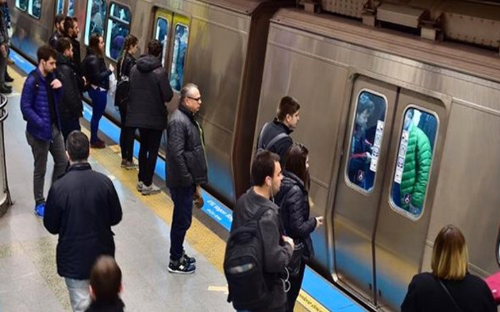 Metroda skandal olay önce fermuarını açtı sonra ise...