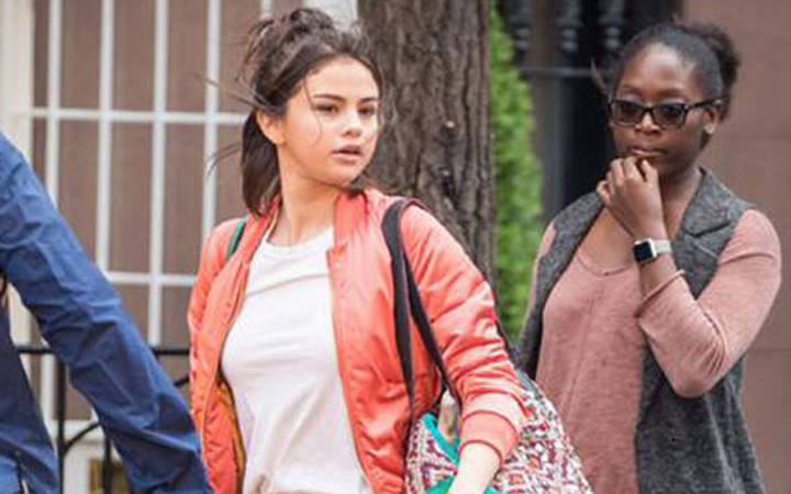 Selena Gomez arkadaşının böbreğiyle setlere geri döndü
