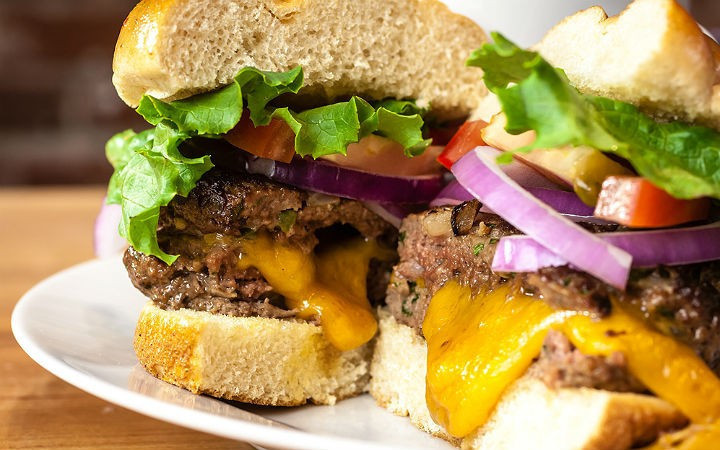 Böyle deney görülmedi hamburgeri tuz ruhuna sokup... Şoke olacaksınız - Resim: 1