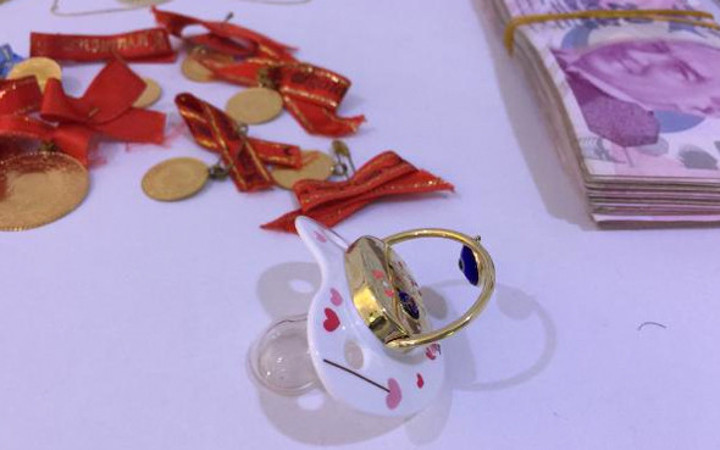 200 milyon 200 bin liralık gasp! Altın emzik bile almışlar