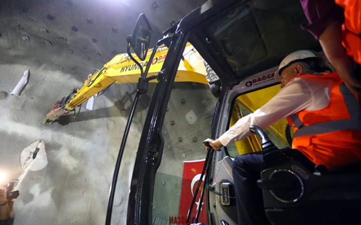 Binali Yıldırım Sabuncubeli Tüneli'ni açtı İzmir Manisa 15 dakika