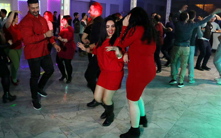 Yılbaşını Van'da kutlayan İranlılar kendilerinden geçti 