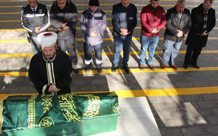 Üzücü görüntü: Cenazesini sadece 8 kişi uğurladı!
