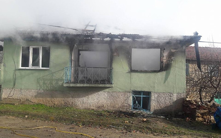 İnanılmaz trajedi: Evlerinin yandığını gören çift kalp krizi geçirdi!