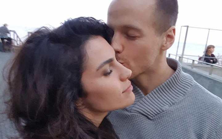 Alman sevgilisi Serenay'ı öpücüklere boğdu gizli aşk böyle ifşa oldu