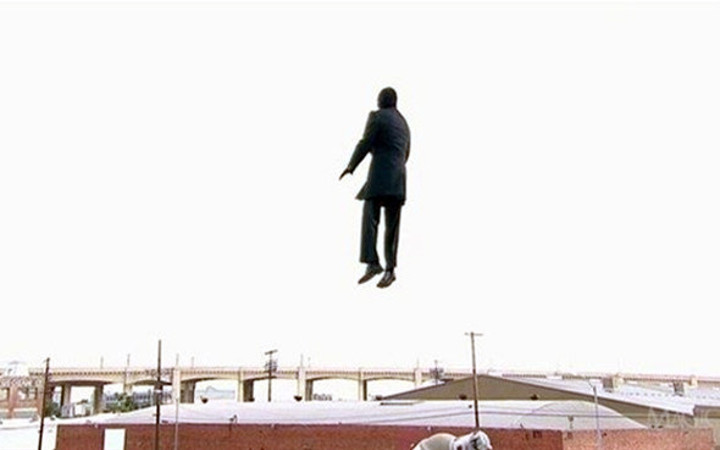 Mucize değil hile Maskeli sihirbaz iş başında hileyi ifşa etti!