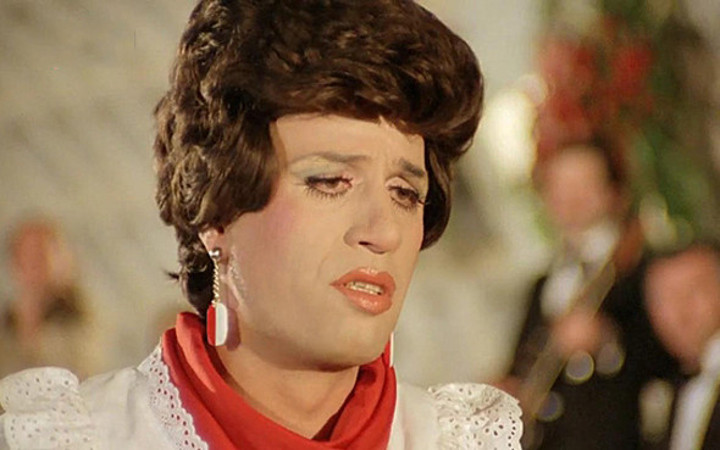 Şabaniye’de Kemal Sunal’ın söylediği şarkıları okuyan Tijen Erman ortaya çıktı