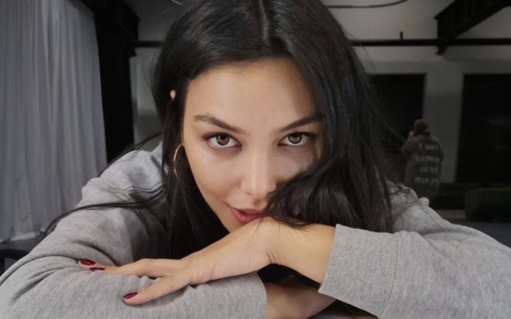 Kara Sevda dizisinin Zeynep'i Hazal Filiz Küçükköse estetikli mi?