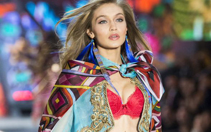 Gigi Hadid: 'Kilo almak için hamburger yiyorum'