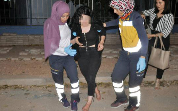 Sevgilisini hem aldattı hem de dövüp otomobilden fırlattı!