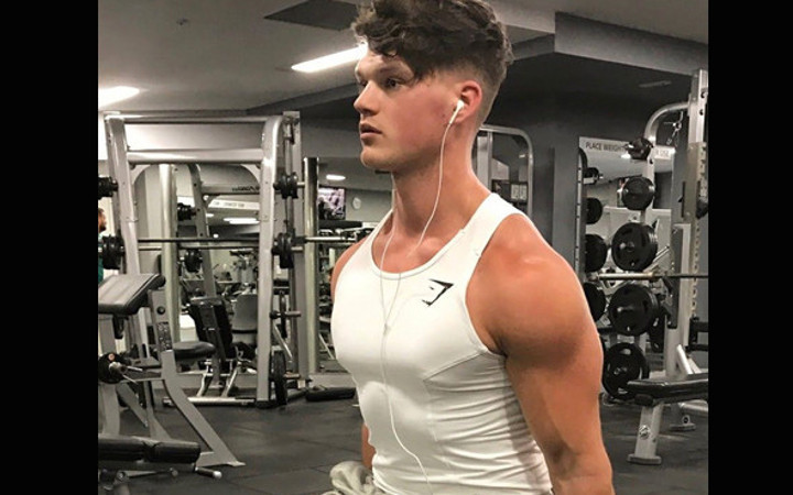 26 yaşında garajı dikimhaneye çevirdi paraya para demiyor!