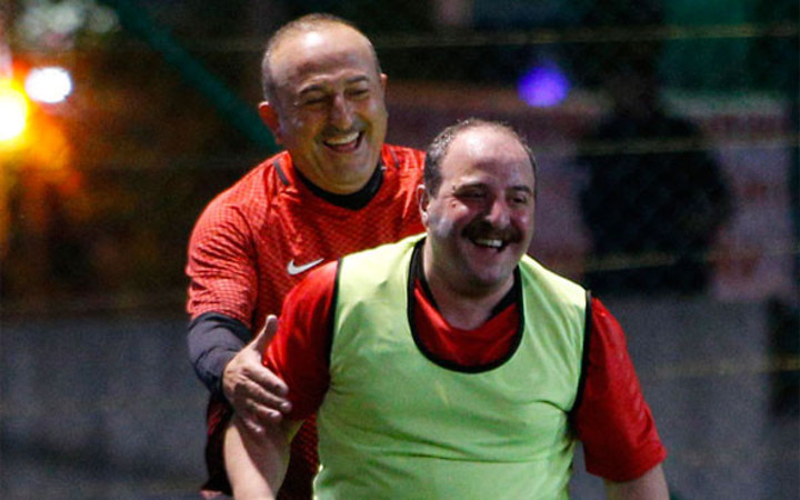 Bakanlar sahada kapıştı! Mustafa Varank ne dedi Çavuşoğlu ne yaptı?