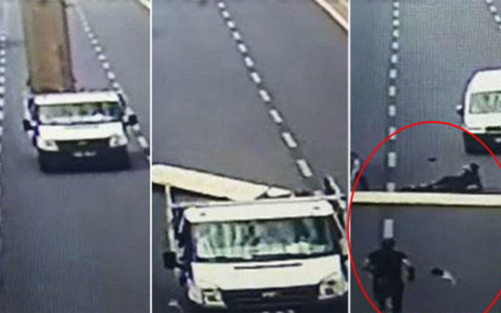 Akıl almaz olay! Reklam tabelasıyla birlikte...