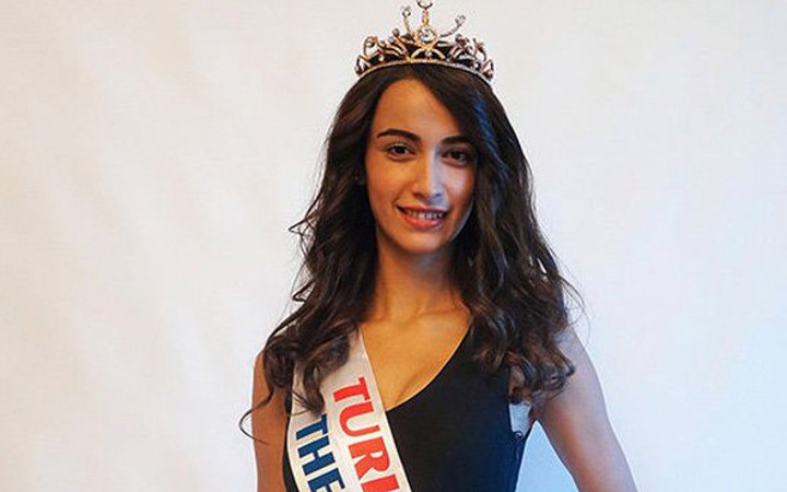 Türk kraliçe çıplak fotoğrafla şantaj yaptı bedeli ağır oldu